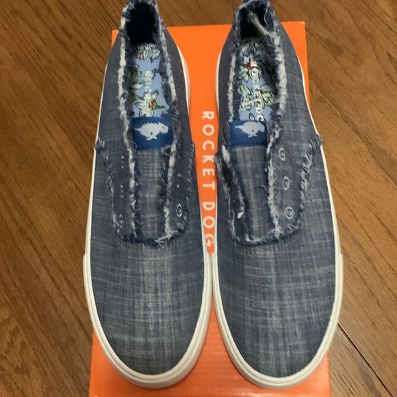 Rocket Dog Amika Denim Blue Slip On Sneakers Size 9M NIB
ASIN: B07KB13NN9 - Picture 5 of 11